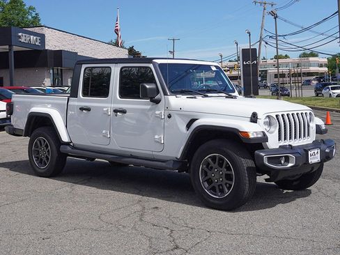 Used 2023 Jeep Gladiator Overland AWD/4WD image 45