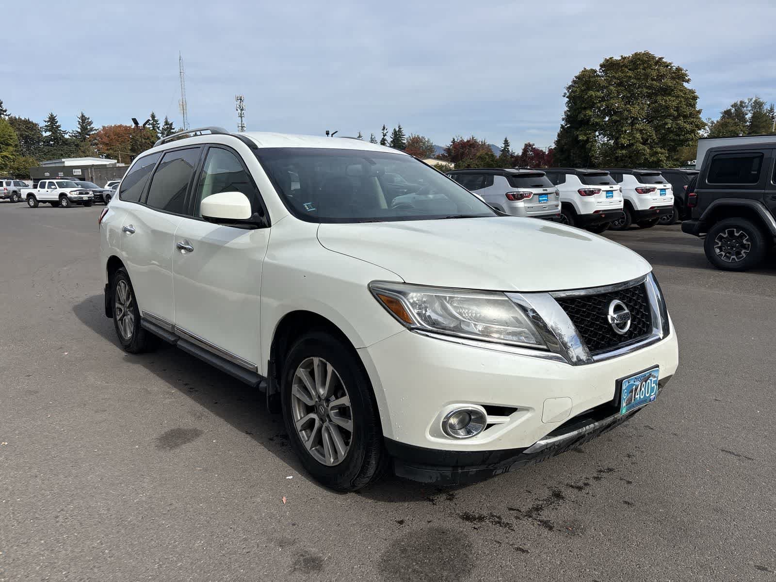 Used 2015 Nissan Pathfinder SL w/ SL Tech Package FWD image 6