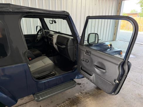 Used 2005 Jeep Wrangler Unlimited AWD/4WD image 13
