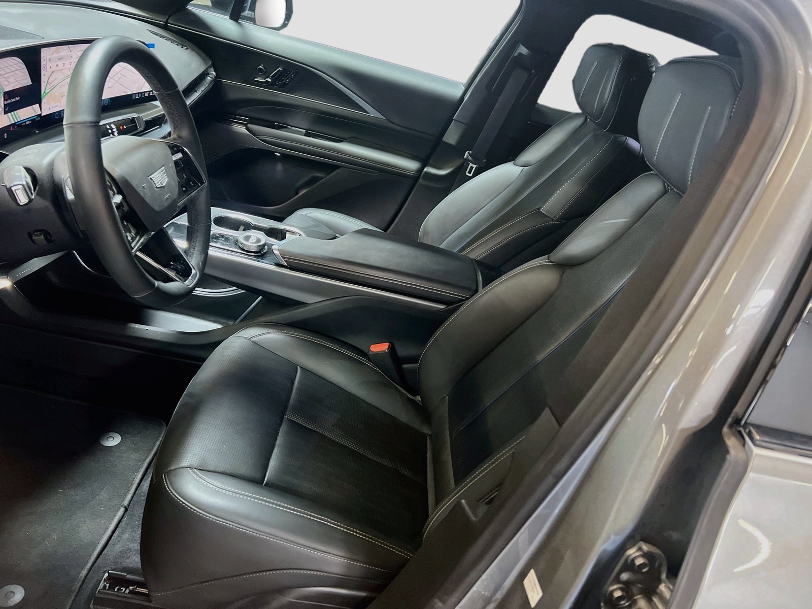 Used 2025 Cadillac Lyriq Sport AWD/4WD image 19