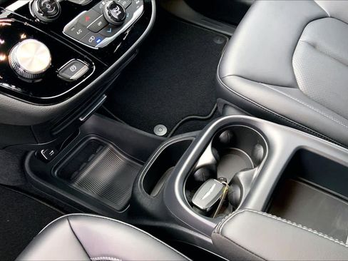 New 2026 Chrysler Pacifica Select image 5