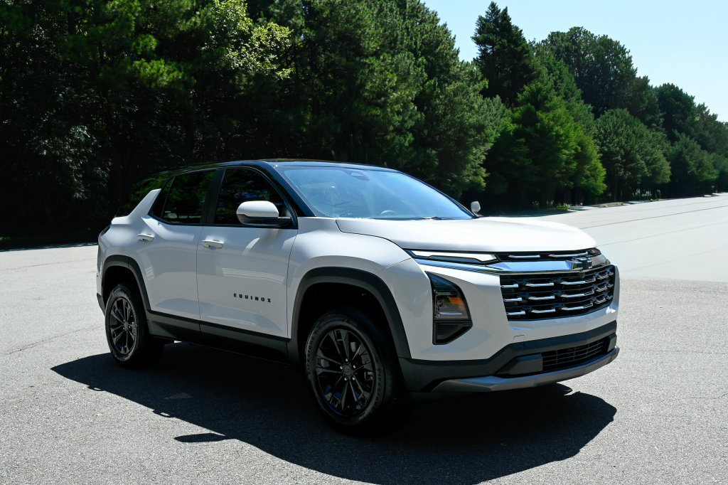 New 2026 Chevrolet Equinox LT AWD/4WD image 3