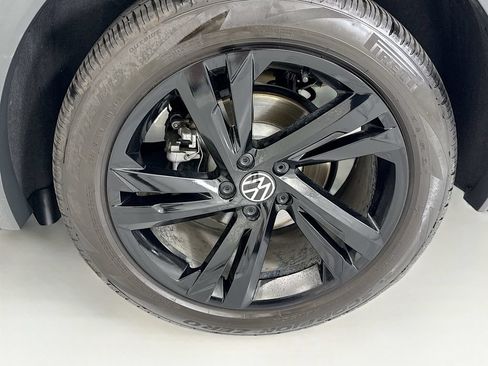 Certified 2024 Volkswagen Tiguan SE R-Line AWD/4WD image 29