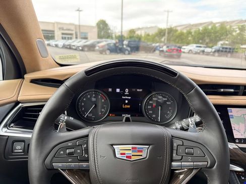 Certified 2025 Cadillac XT6 Sport w/ Platinum Package AWD/4WD image 4