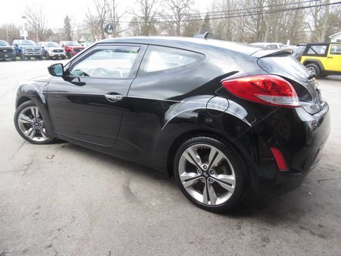 Used 2017 Hyundai Veloster Value Edition image 12