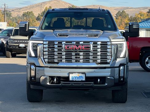 Used 2025 GMC Sierra 2500 Denali w/ Denali Reserve Package image 9
