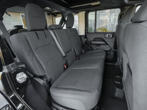 Used 2025 Jeep Wrangler Unlimited Sahara w/ Safety Group image 37