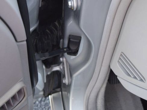 Used 2004 Mercedes-Benz E 500 Sedan image 30