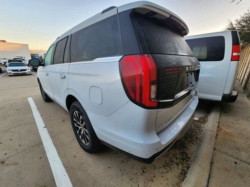 Used 2025 Ford Expedition Platinum image 4