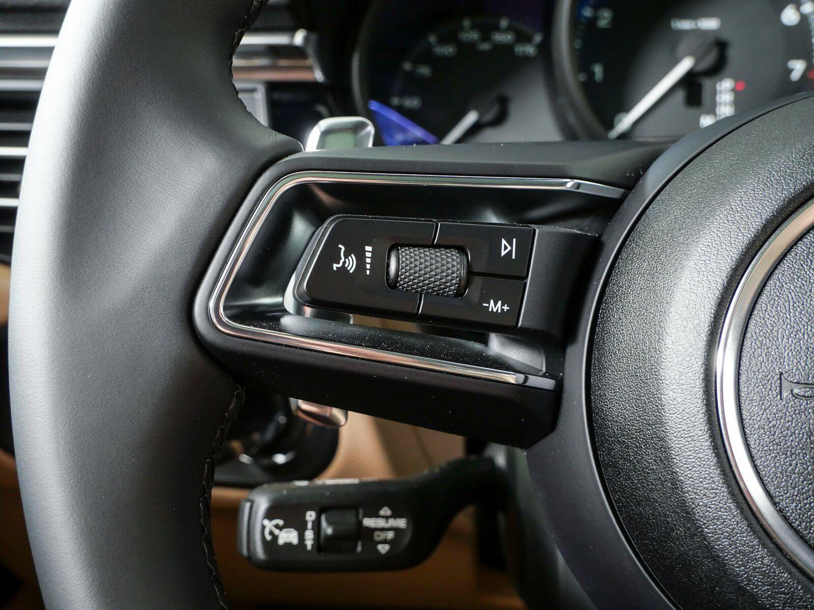 New 2026 Porsche Macan Turbo AWD/4WD image 11