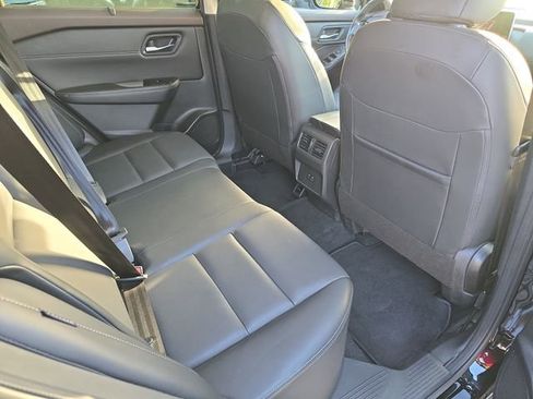 Used 2023 Nissan Rogue SV w/ SV Premium B Package FWD image 15