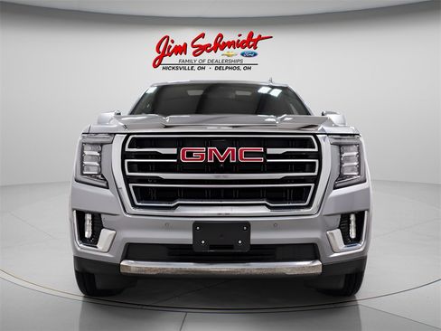 Used 2023 GMC Yukon SLT w/ SLT Luxury Package image 2