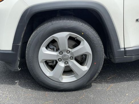 Used 2018 Jeep Compass Latitude FWD image 47