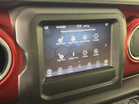 Used 2018 Jeep Wrangler Unlimited Rubicon w/ Cold Weather Group AWD/4WD image 19