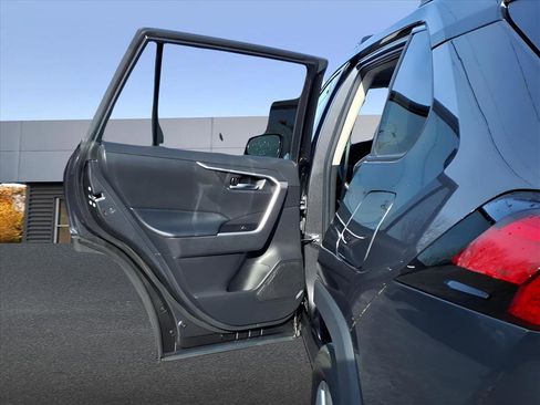 Used 2023 Toyota RAV4 XLE Premium image 11
