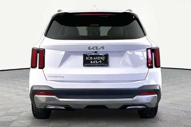 Certified 2026 Kia Sorento S FWD image 5