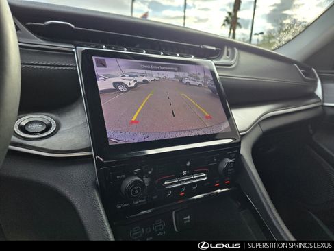 Used 2023 Jeep Grand Cherokee L Limited w/ Black Appearance Package image 17