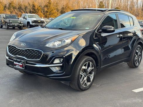 Used 2022 Kia Sportage EX image 11