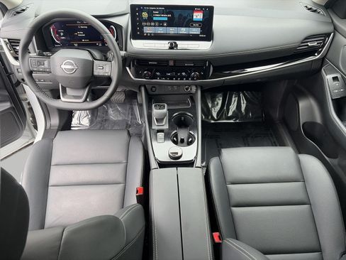 Used 2025 Nissan Rogue SL AWD/4WD image 6