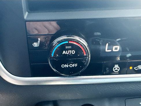 Used 2024 Nissan Rogue SV w/ SV Premium Package image 16