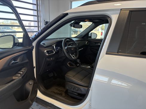 Used 2023 Chevrolet TrailBlazer ACTIV w/ Sun and Liftgate Package image 9