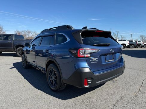 Used 2022 Subaru Outback Premium image 4