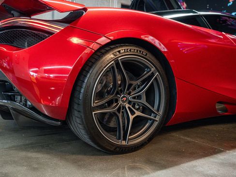 Used 2018 McLaren 720S RWD image 18