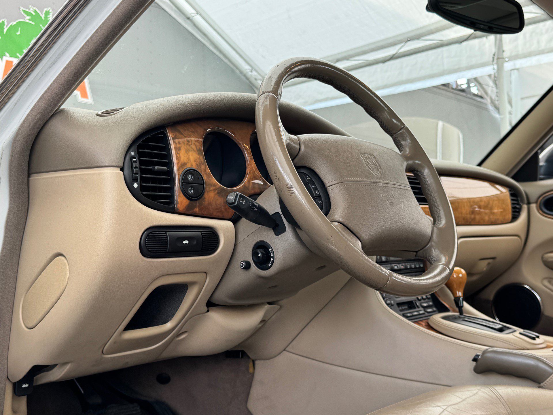 Used 2001 Jaguar XJ8 RWD image 44