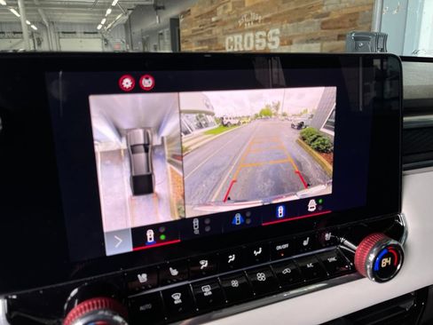 Used 2024 GMC Canyon AT4X w/ AT4X AEV Edition AWD/4WD image 3