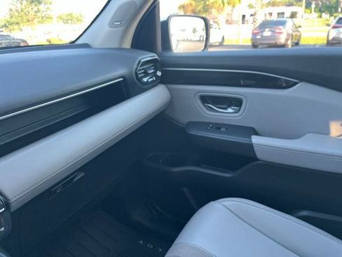 Used 2025 Honda Pilot Touring image 28