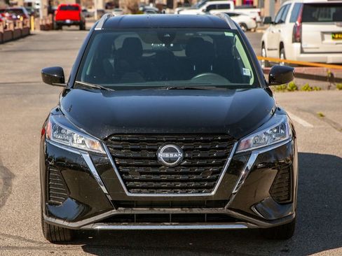 Used 2024 Nissan Kicks SV image 3
