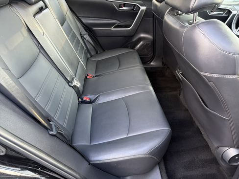 Used 2022 Toyota RAV4 XLE Premium image 15