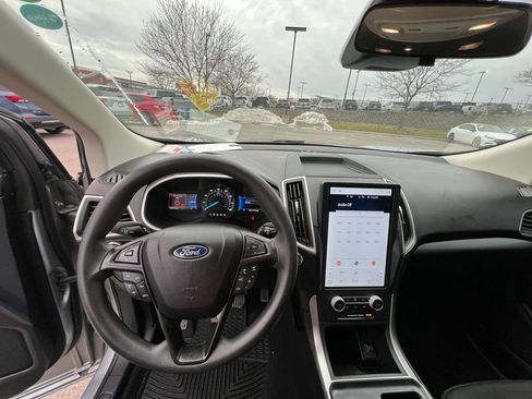 Used 2021 Ford Edge SE image 35