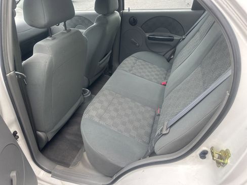 Used 2005 Chevrolet Aveo LS FWD image 12