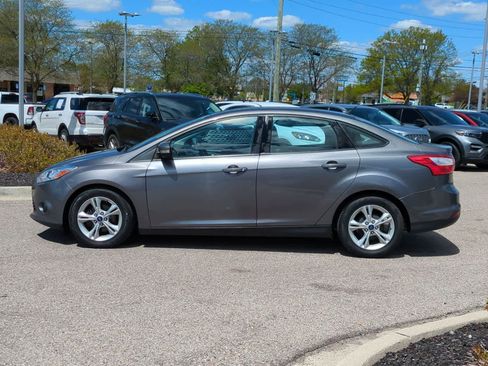 Used 2014 Ford Focus SE w/ SE Winter Package FWD image 5
