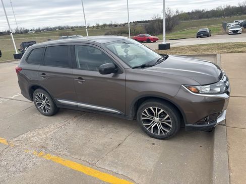 Used 2017 Mitsubishi Outlander ES FWD image 1