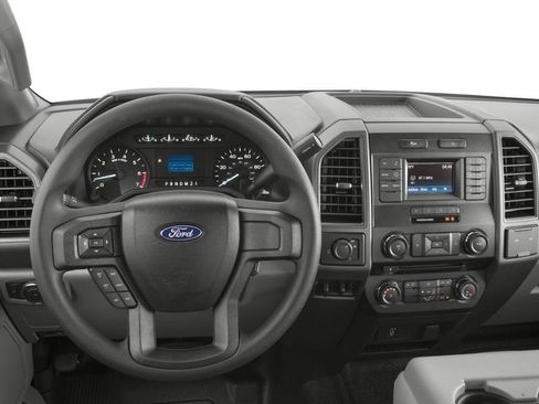 Used 2017 Ford F250 XLT w/ XLT Premium Package AWD/4WD image 7