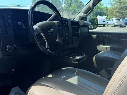 Used 2017 Chevrolet Express 2500 RWD image 4