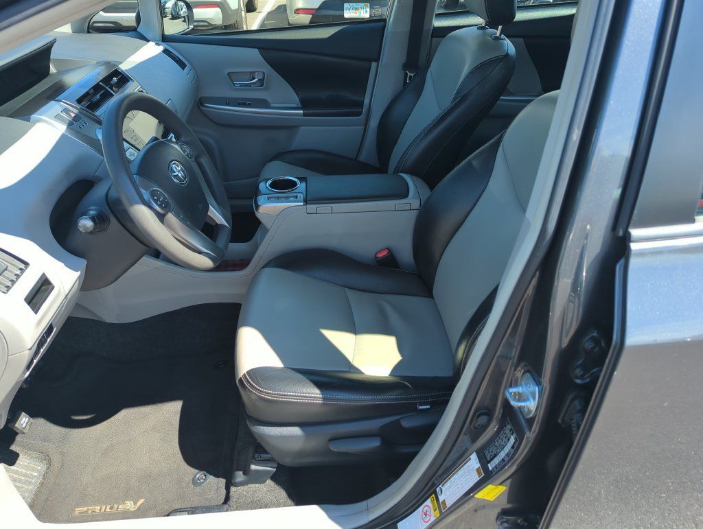 Used 2017 Toyota Prius V Two w/ Carpet Mat Package FWD image 12