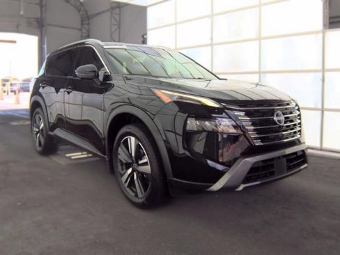 Used 2025 Nissan Rogue SL FWD image 4