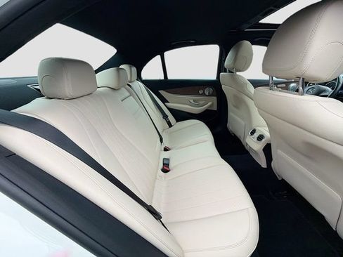 Used 2017 Mercedes-Benz E 300 4MATIC image 27