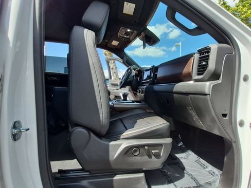 Used 2022 Chevrolet Silverado 1500 High Country w/ Z71 Off-Road Package AWD/4WD image 21