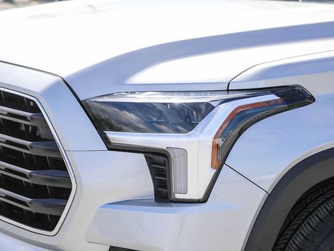 Certified 2025 Toyota Sequoia SR5 AWD/4WD image 9