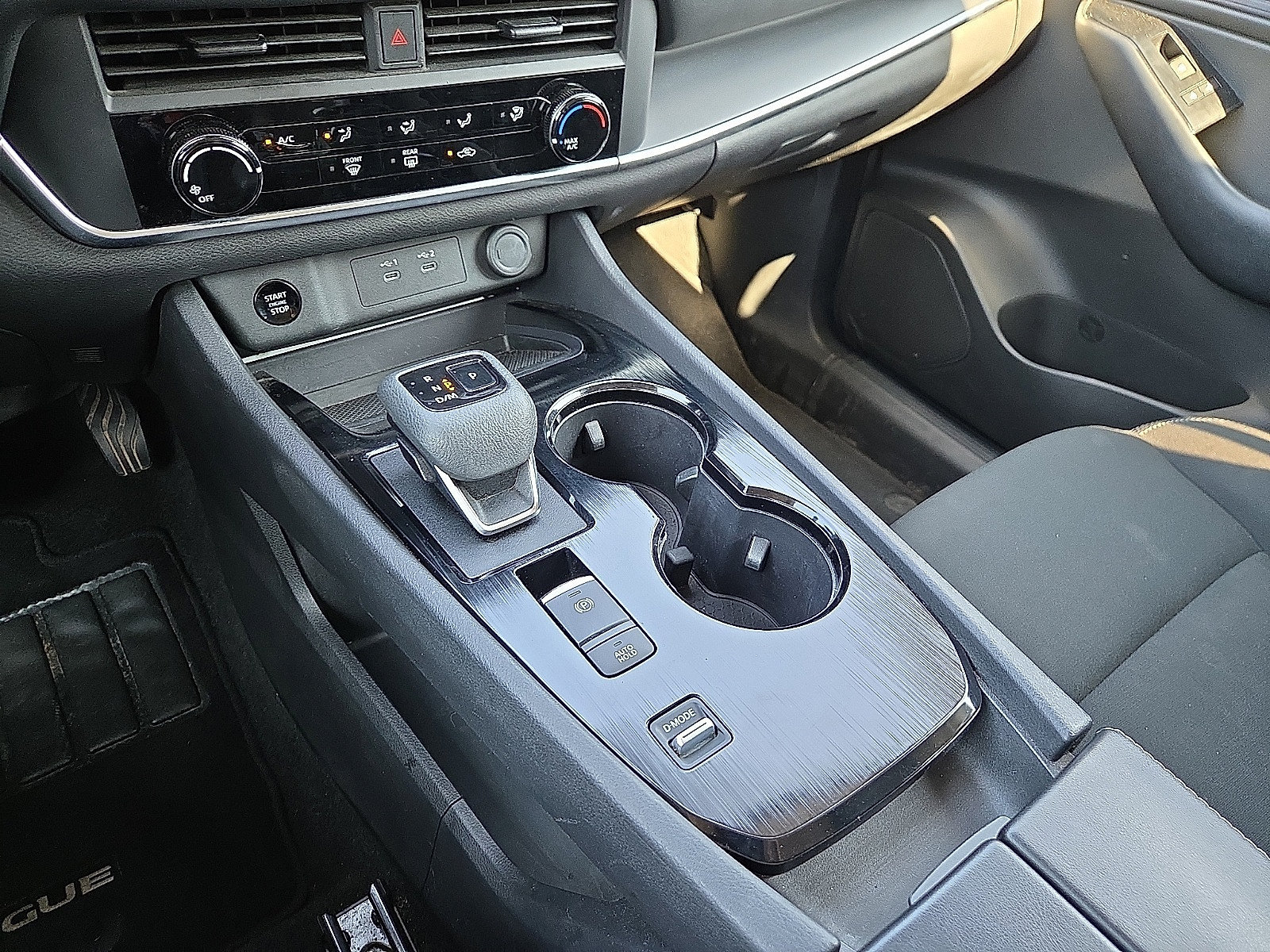 Used 2024 Nissan Rogue S FWD image 25