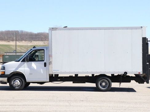 Used 2022 Chevrolet Express 3500 w/ Power Convenience Package image 5