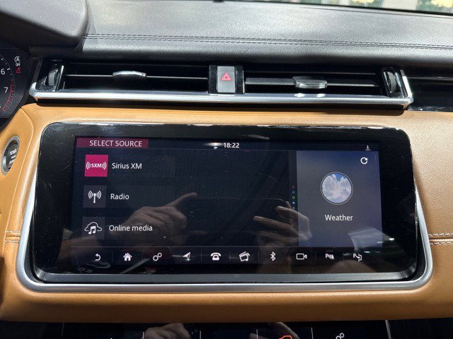 Used 2019 Land Rover Range Rover Velar R-Dynamic SE AWD/4WD image 59