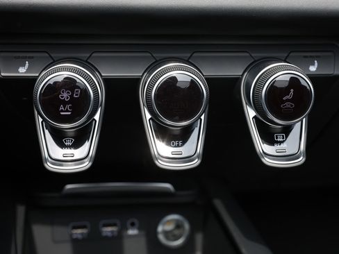 Used 2018 Audi R8 V10 plus w/ Full Leather Package image 36