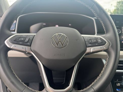 Used 2026 Volkswagen Taos SE FWD image 29