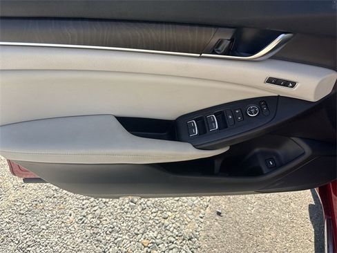 Used 2018 Honda Accord Touring image 13