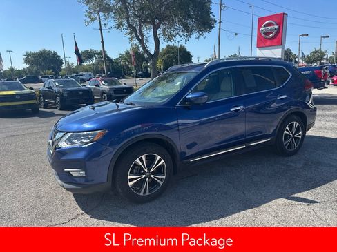 Used 2017 Nissan Rogue SL w/ SL Premium Package FWD image 3